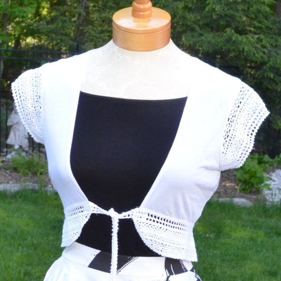 Guess Crochet Trim Crop Top / BUNDLE AND SAVE. - Picture 2 of 8